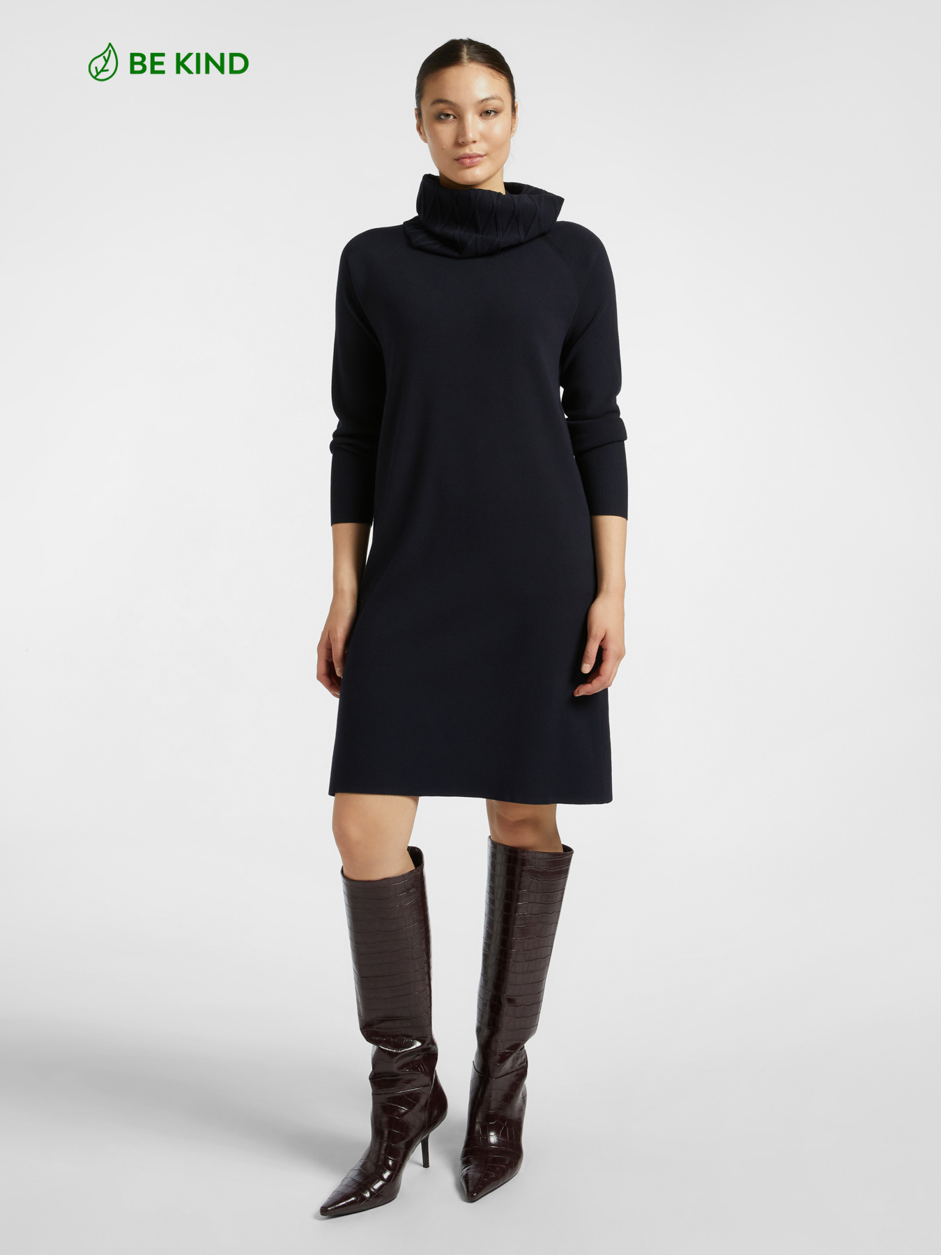 Knitted dress with detachable collar image number 0
