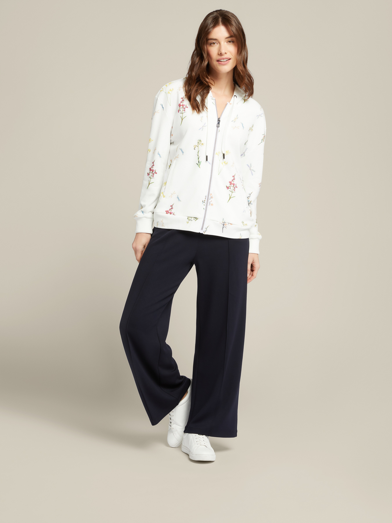 Sudadera floral image number 3