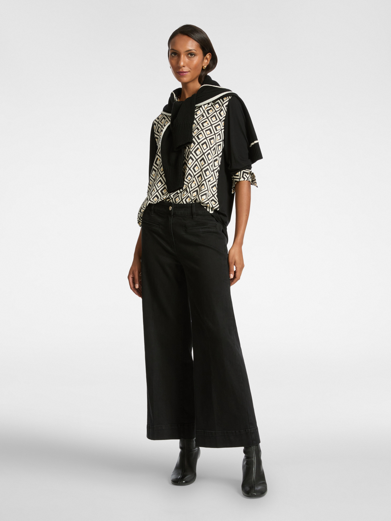 Camiseta con estampado geom&eacute;trico image number 2