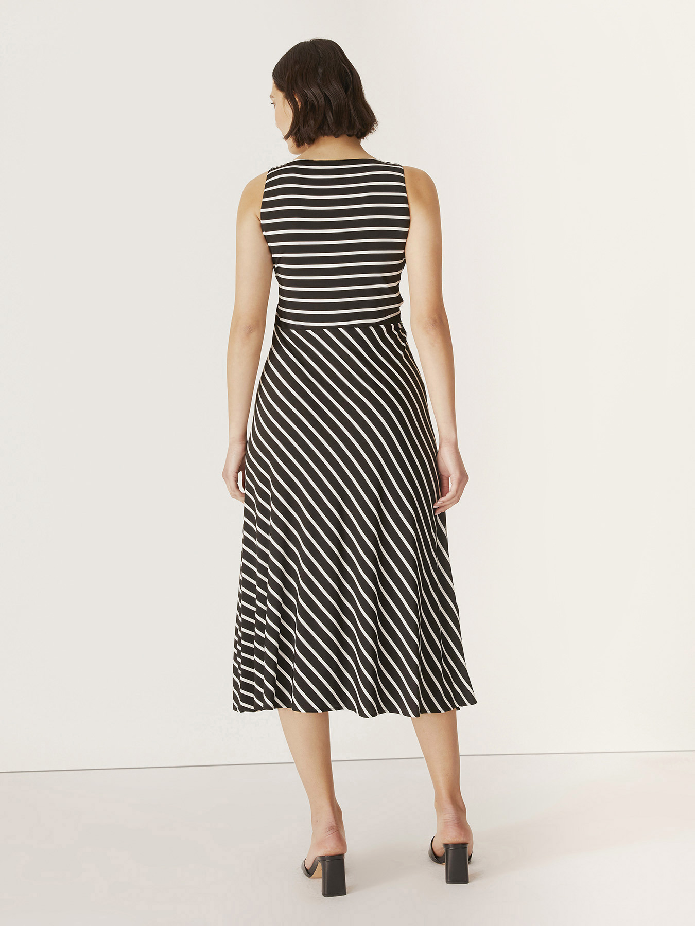 Vestido largo de rayas image number 1