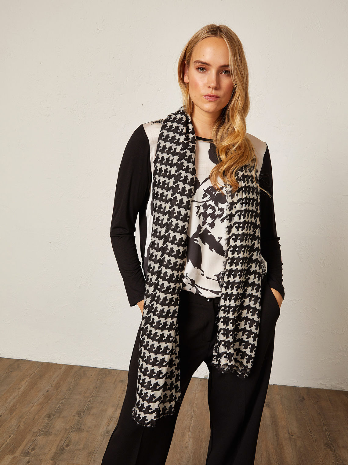 Elenamiro: Echarpe estampada pied de poule_1