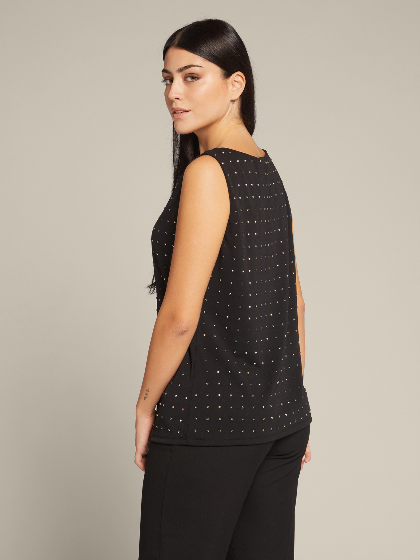 Top with small hot fixes image number 1