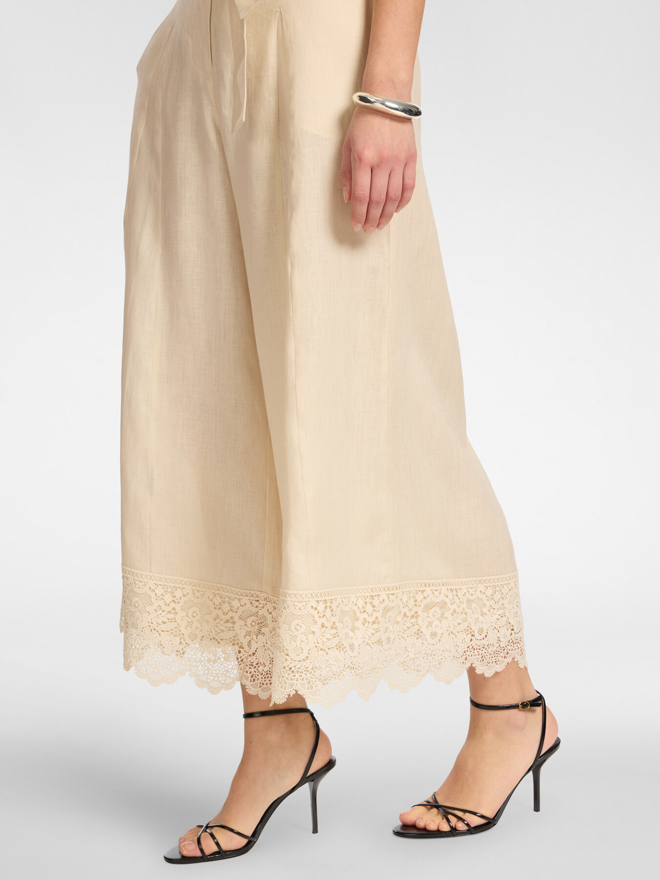 Cropped linen trousers with lace image number 3