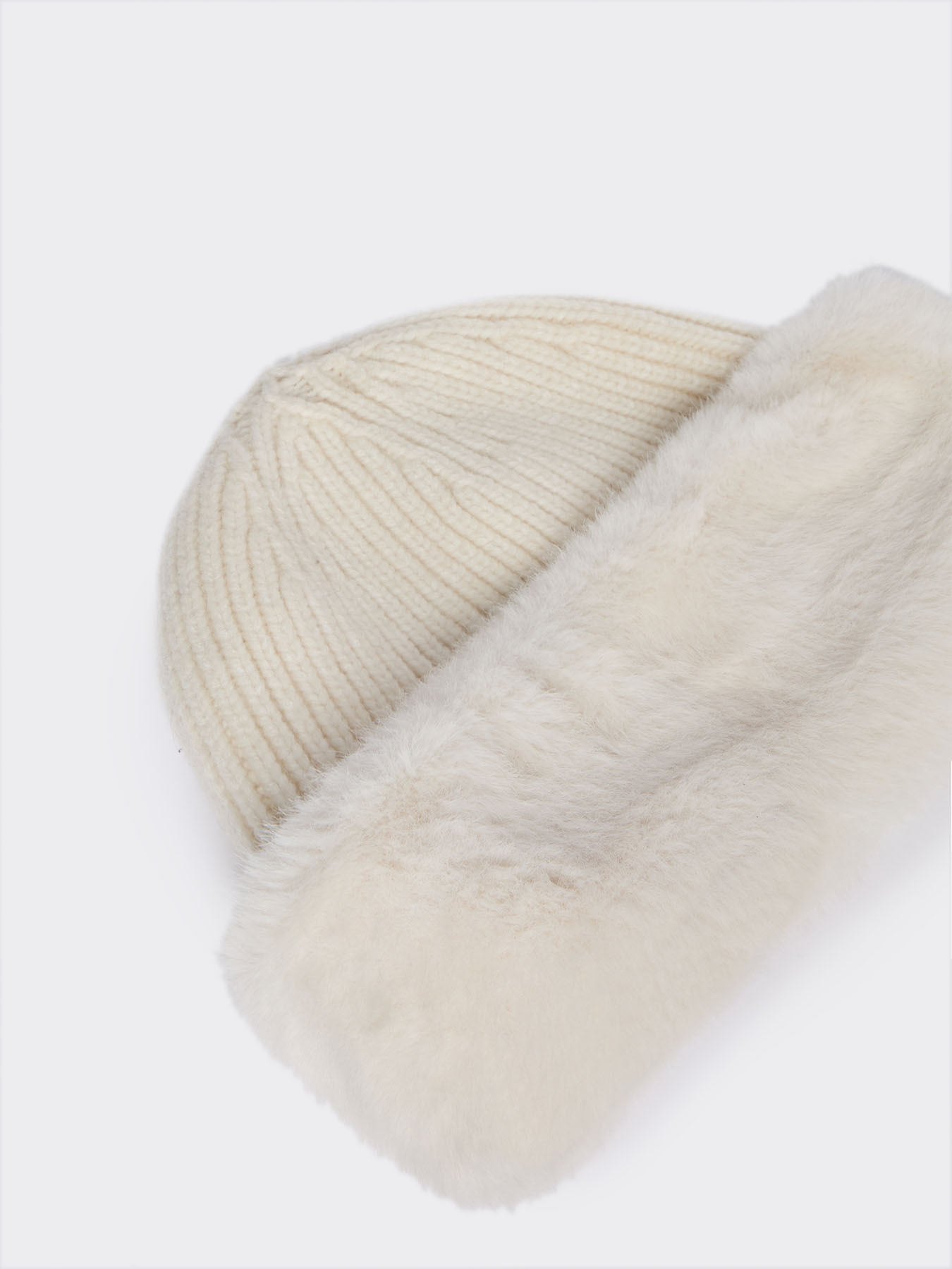 Chapeau à bord haut en fausse fourrure image number 2