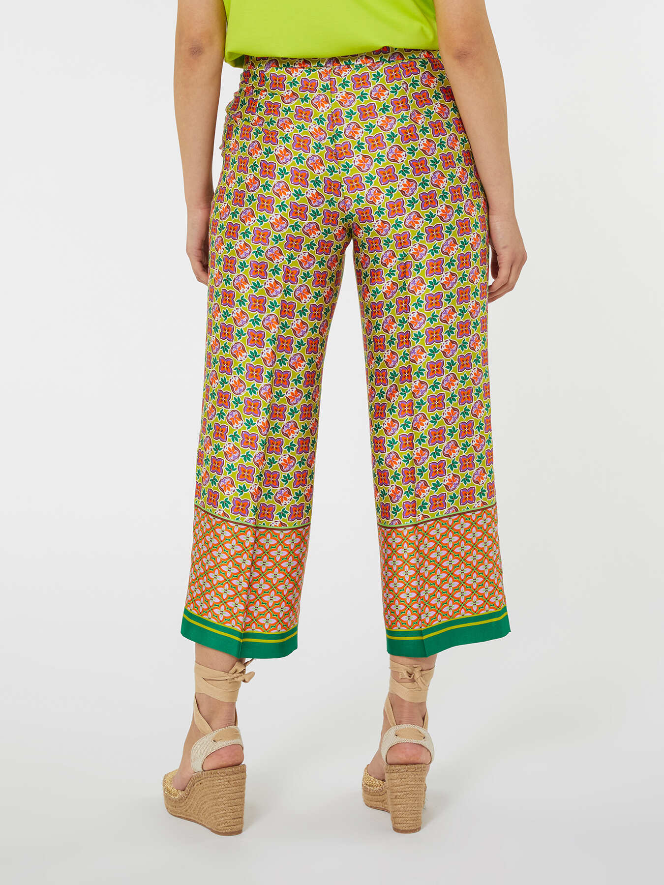 Pantalones rectos con estampado &eacute;tnico image number 2