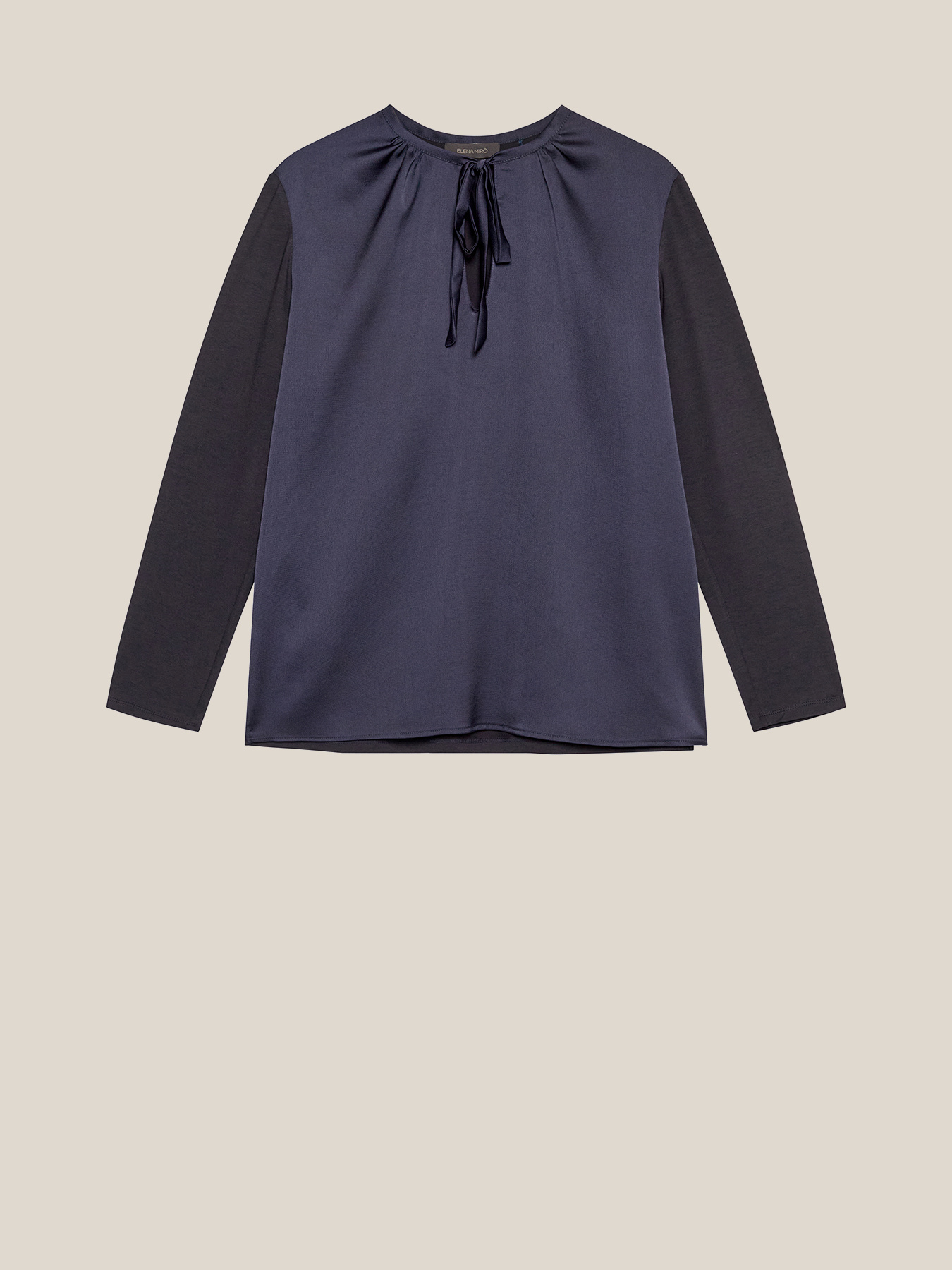 Esclusiva The Frolic - T-shirt Bianca Taglio Corto Squadrata Con Fiocco In Tulle - Foto 4