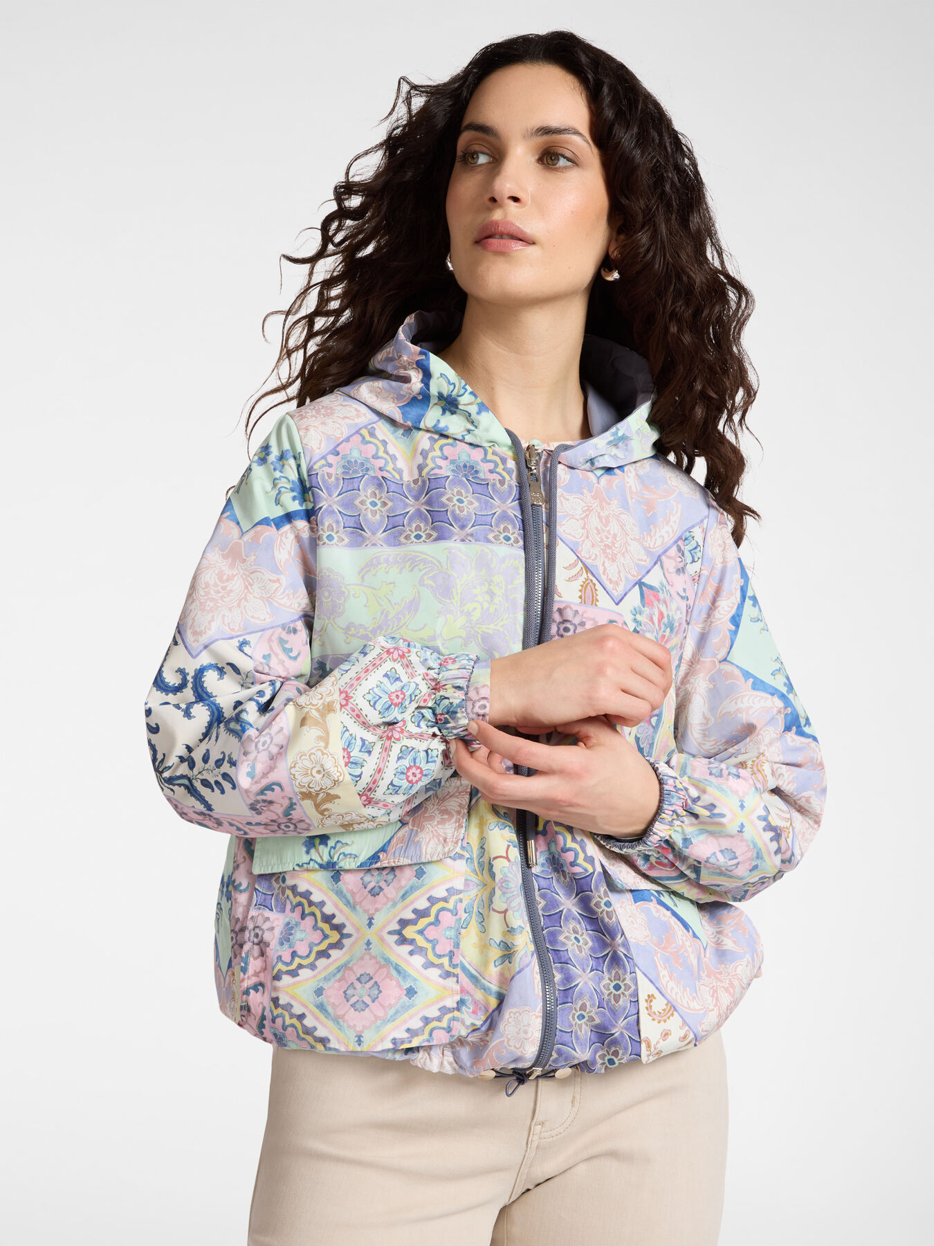 Parka reversible estampado con capucha image number 3