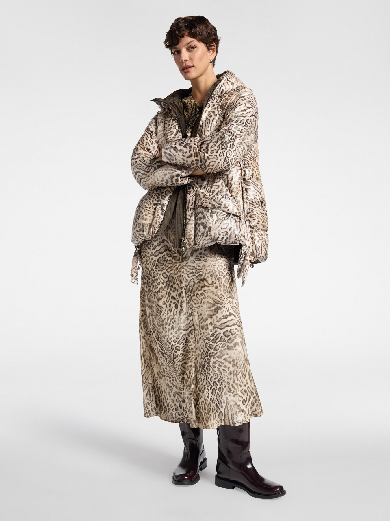 Chaqueta de plumas con estampado animal image number 3