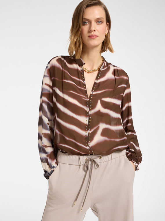 Bedruckte Bluse mit Nieten
