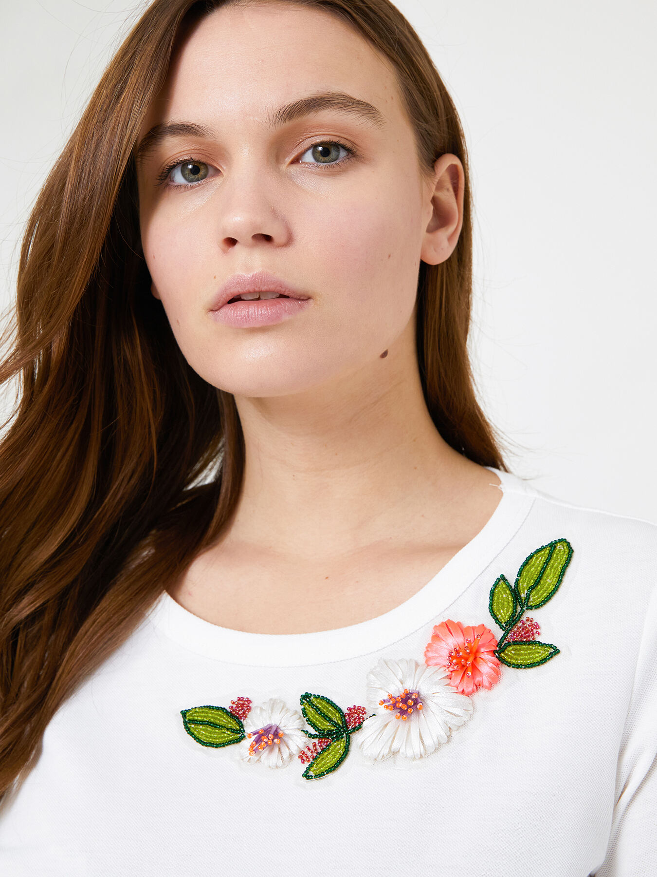 T-shirt with floral embroidery image number 3