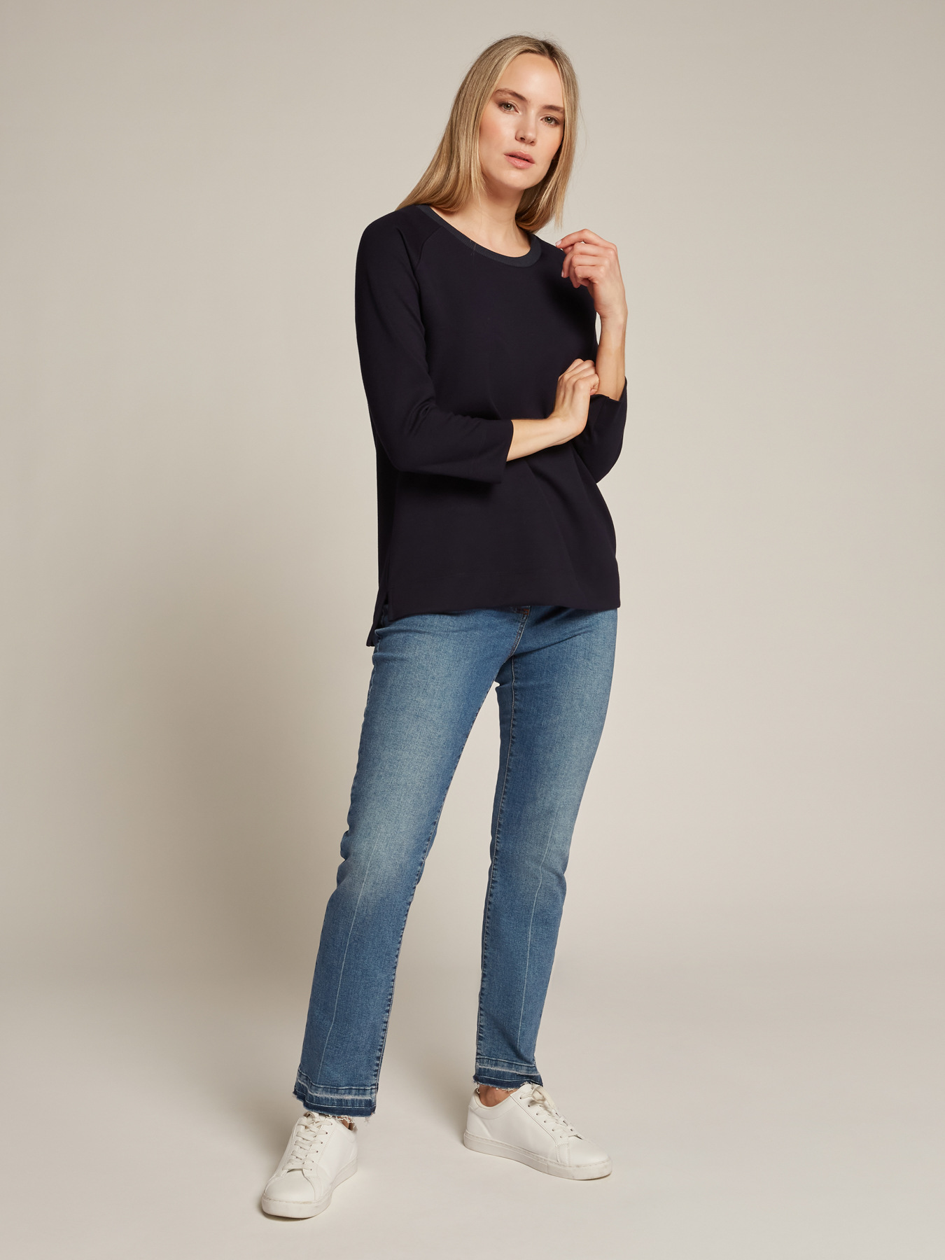 Moletom com decote canoa image number 2