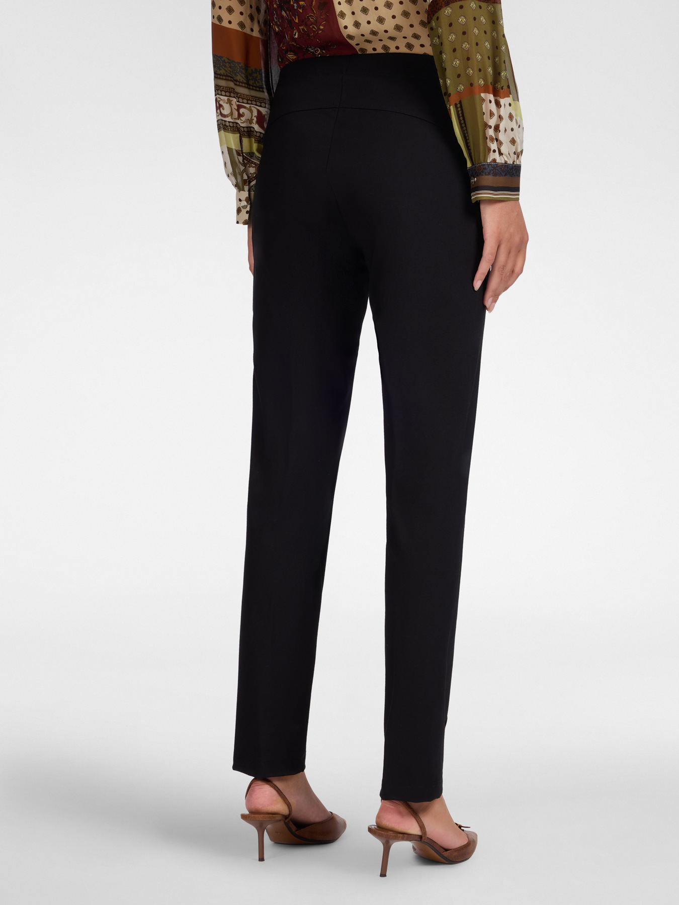 Pantalon slim en point de Milan image number 1