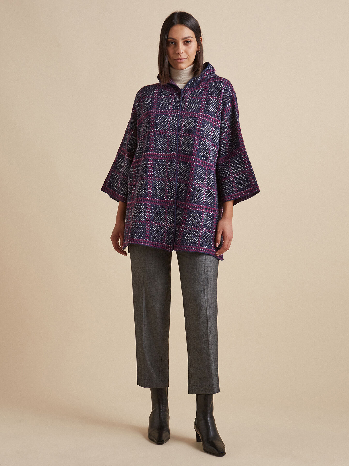 Chequered knit cape image number 0