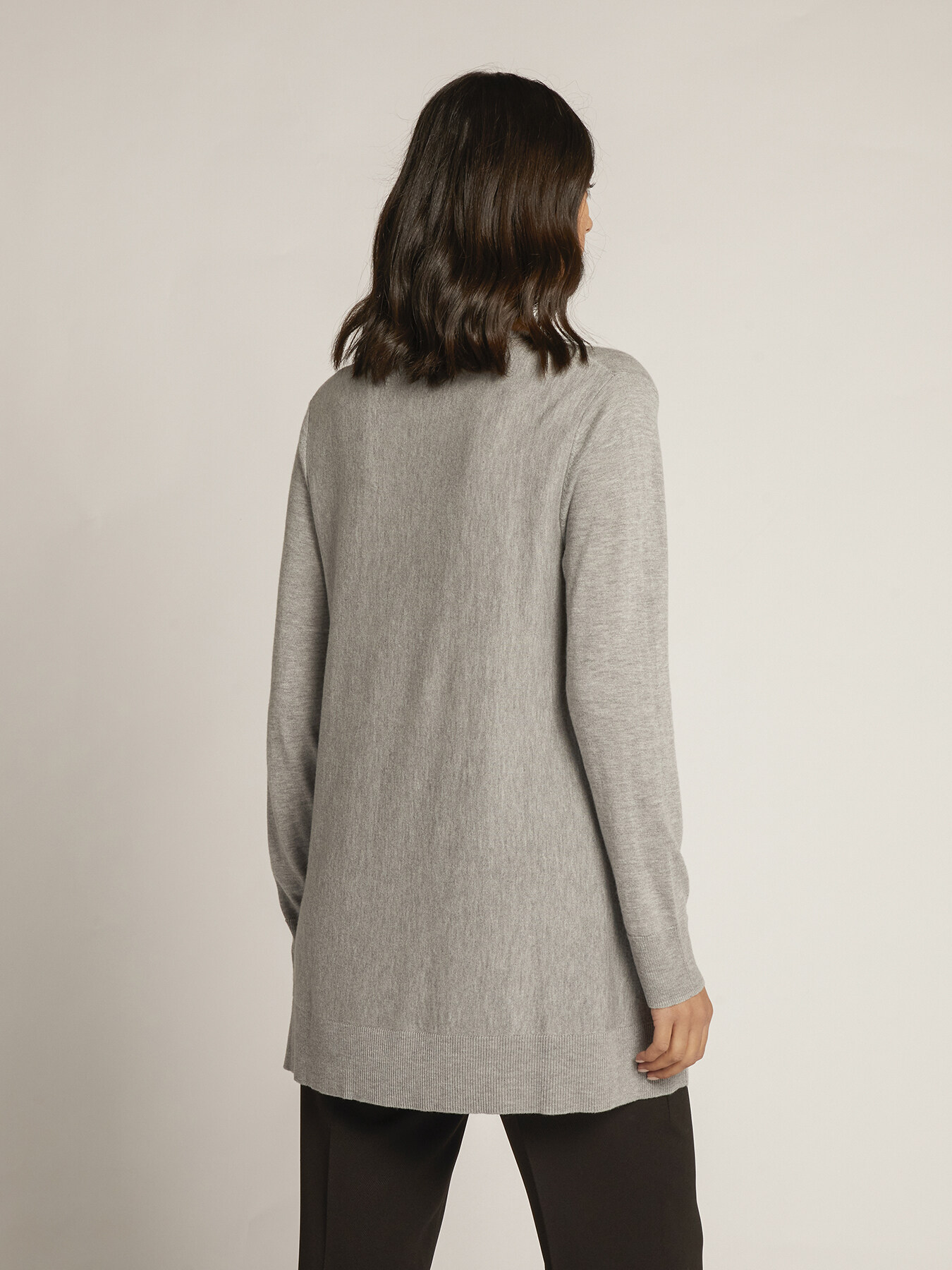 Maglia con scollo a V image number 1