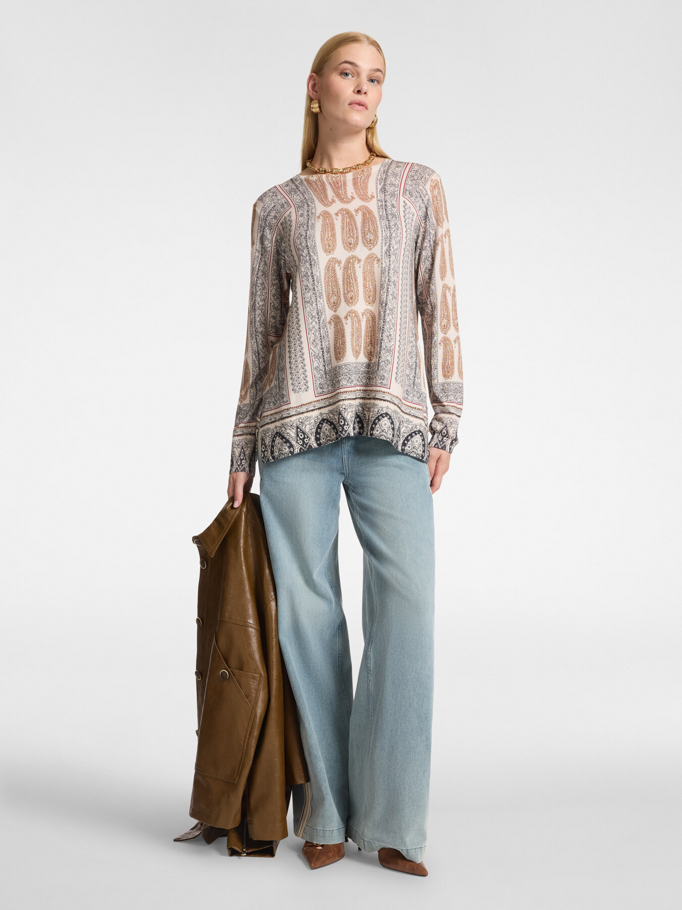 Printed crew neck sweater image number 2