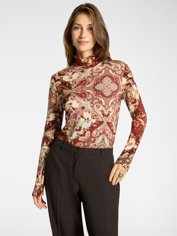T-shirt gola alta em viscose estampada