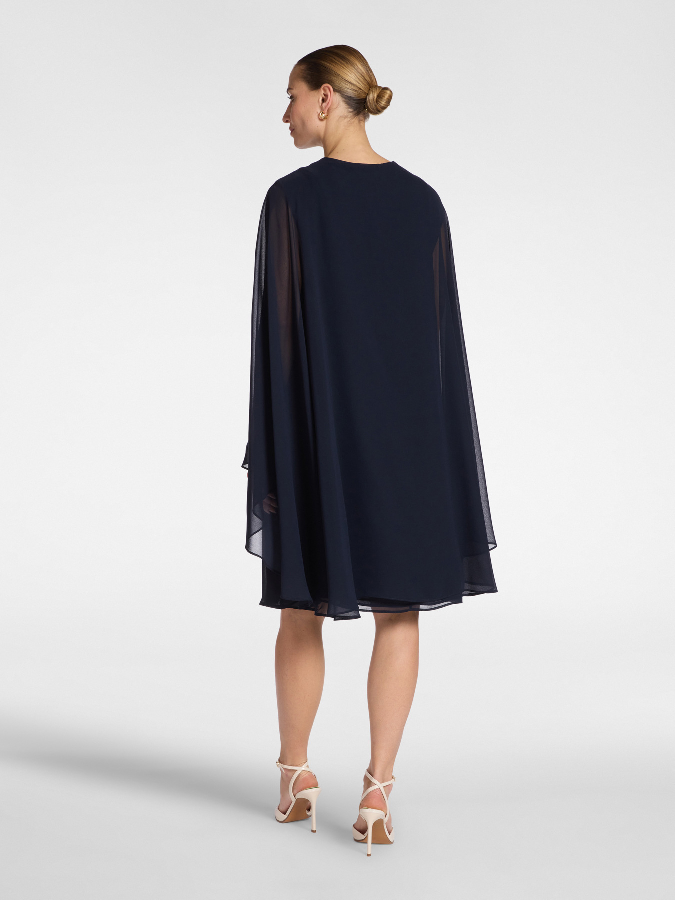 Vestido en capas de georgette image number 1