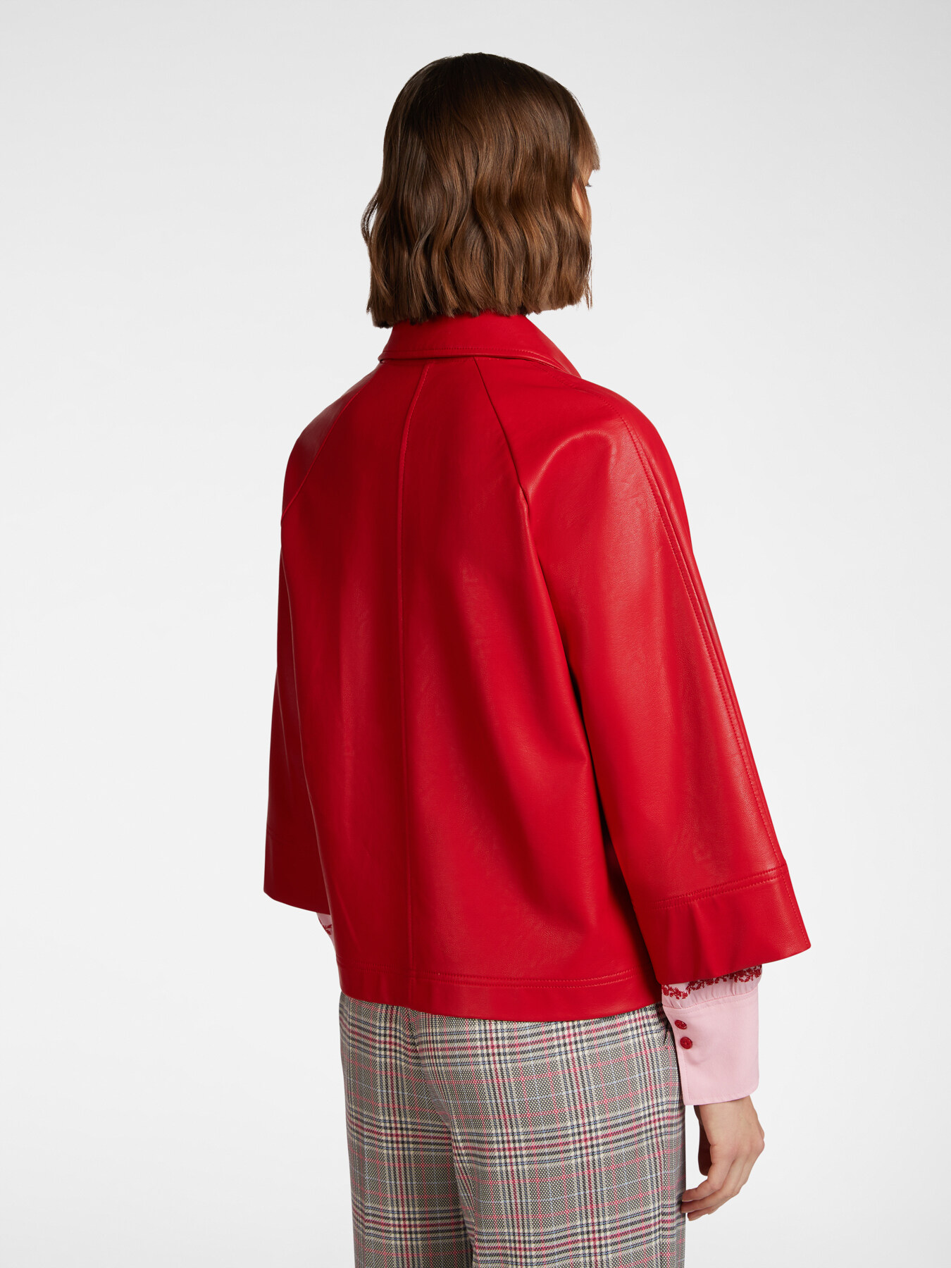 Veste coupe trap&egrave;ze en tissu brillant image number 1