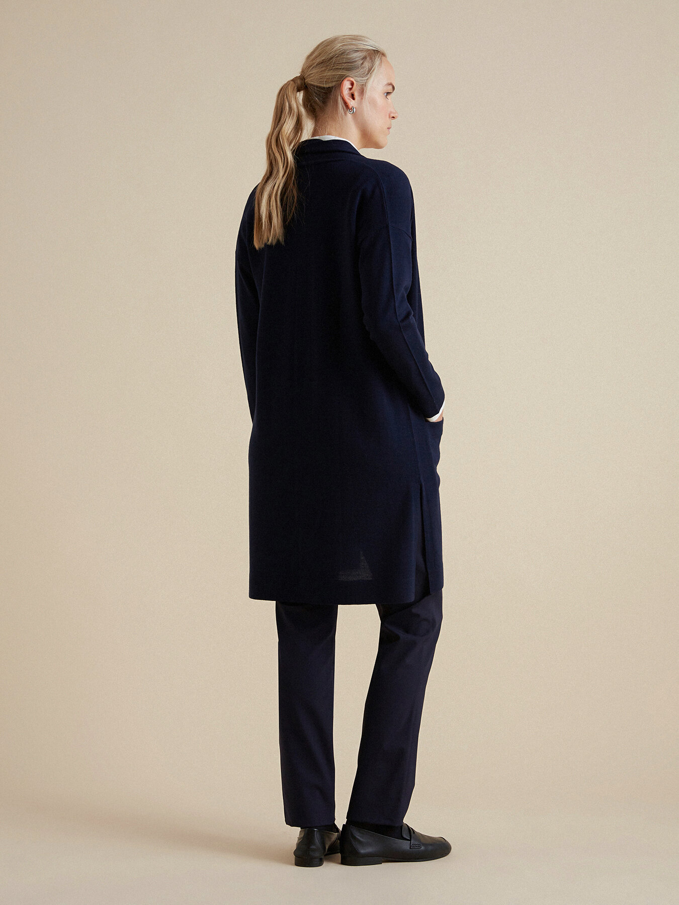 Cardigan lungo in pura lana image number 1