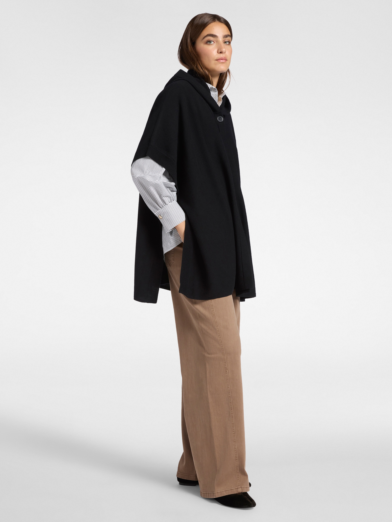 Pure wool cape image number 2