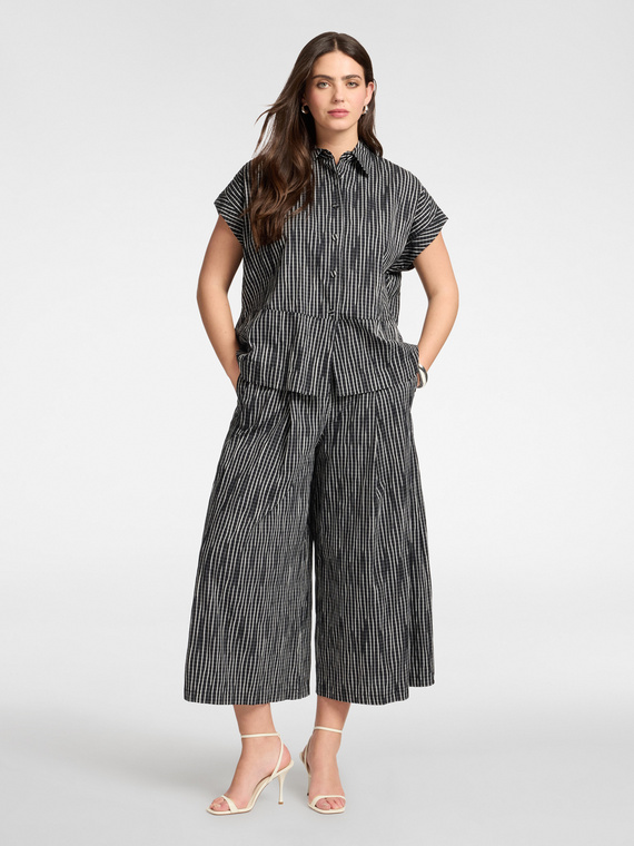 Pleated cropped trousers