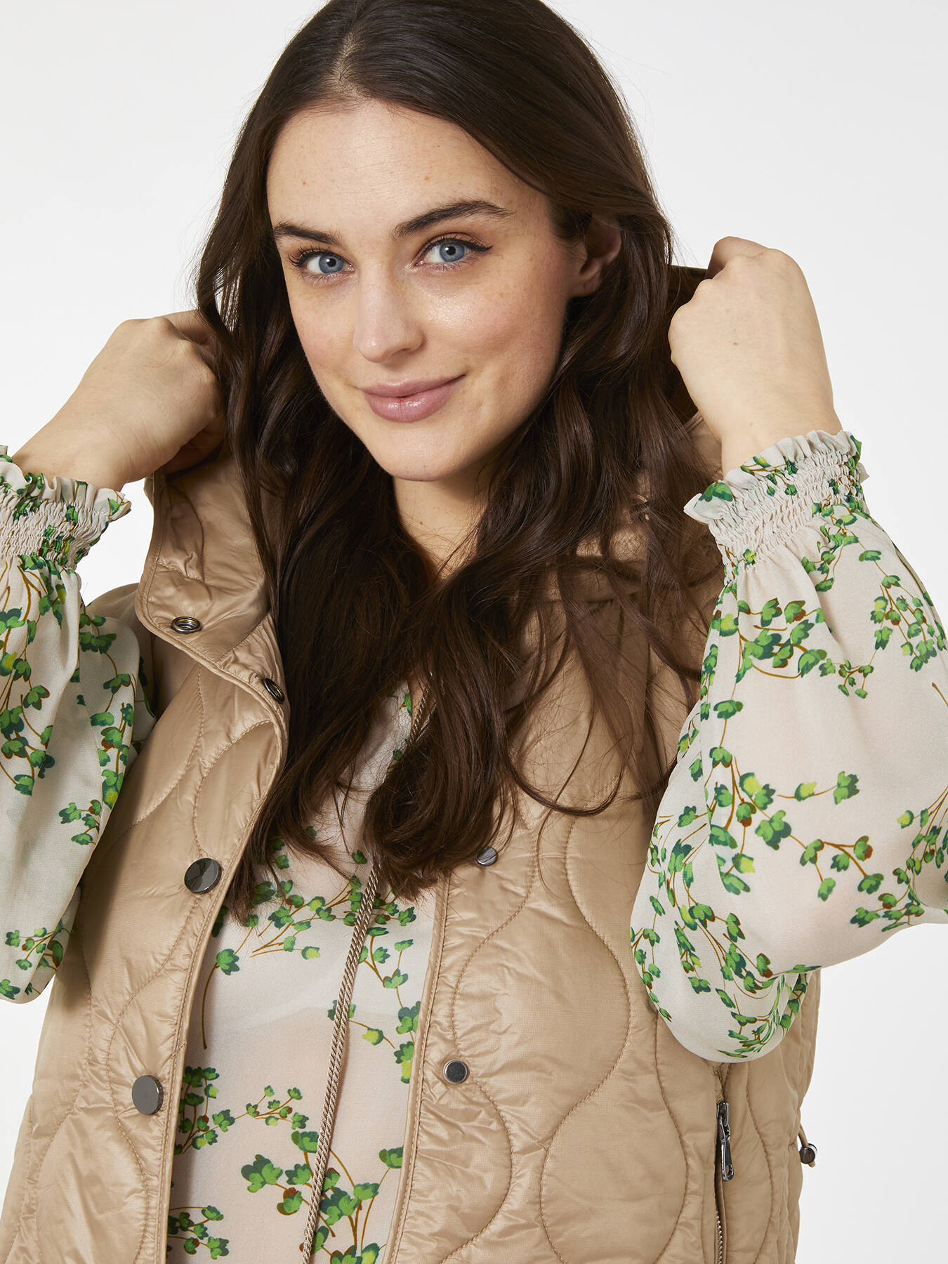 Colete acolchoado com capuz image number 3