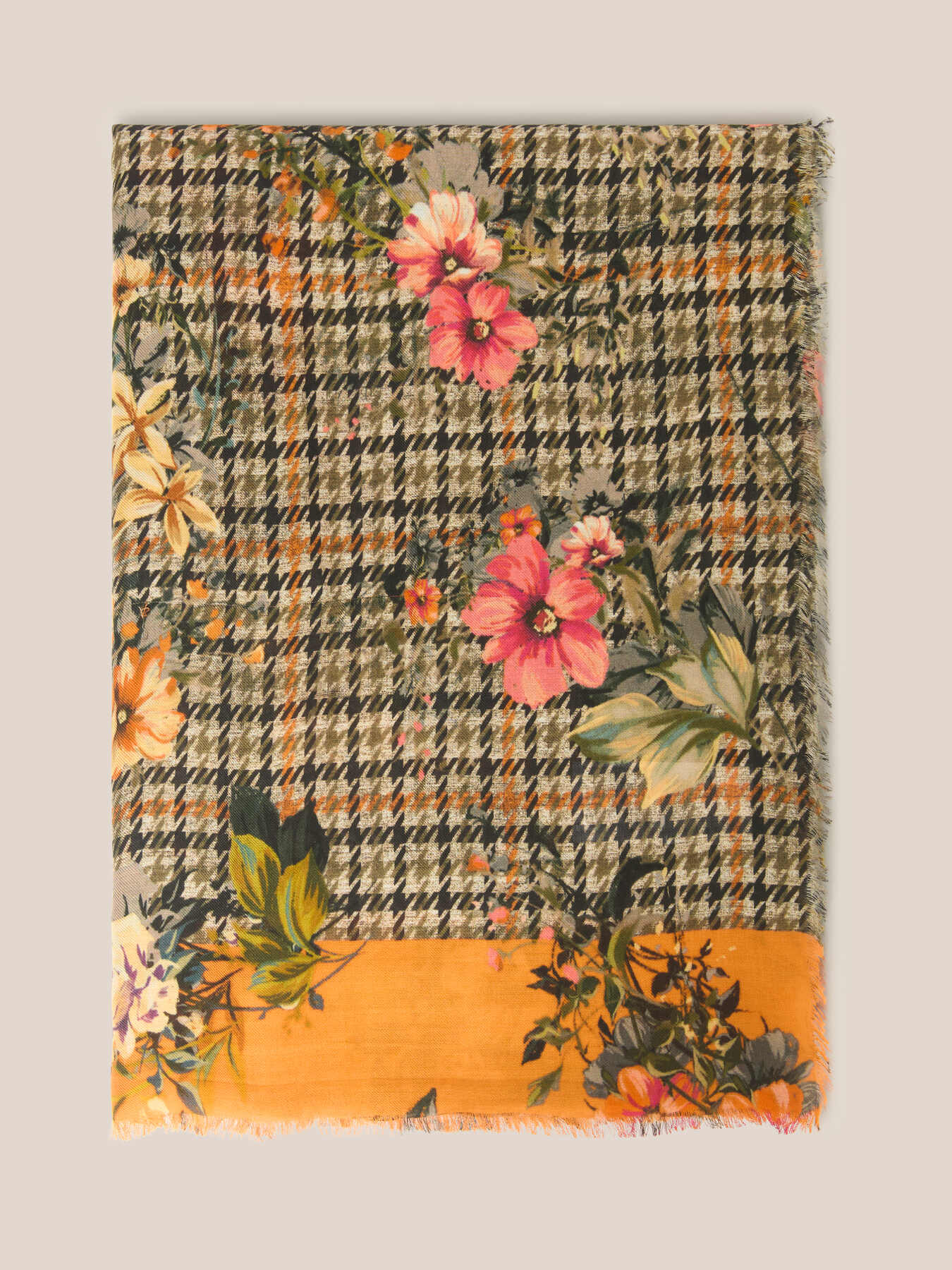 Bufanda estampada image number 0