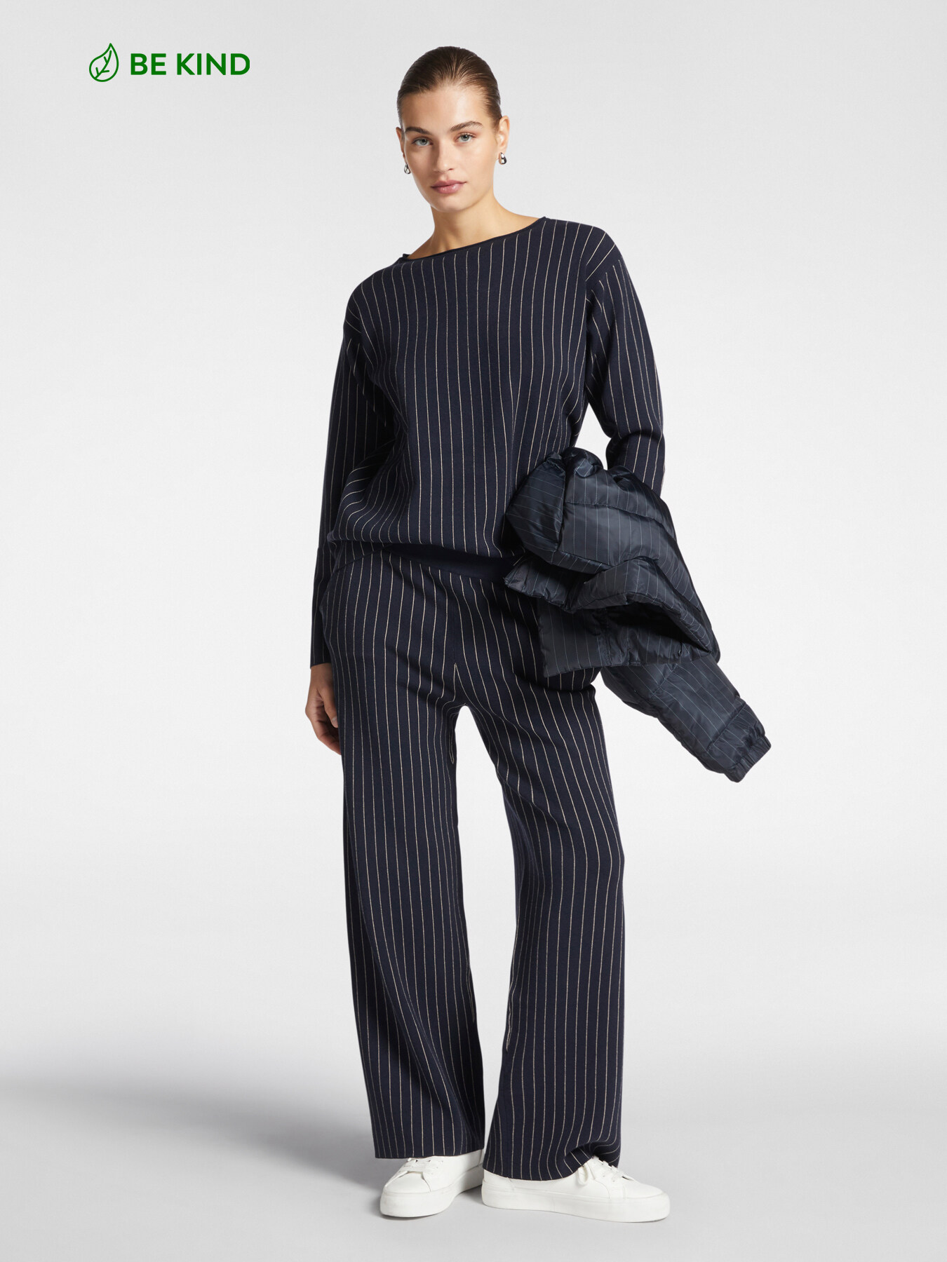 LENZING&trade; ECOVERO&trade; viscose trousers image number 0