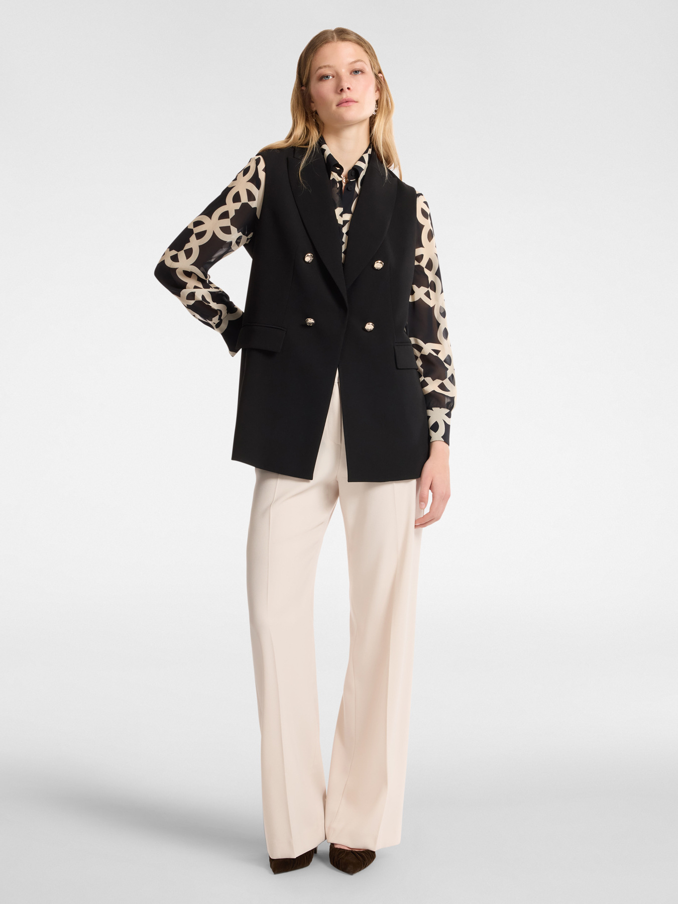 Sleeveless blazer image number 2