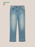 Jeans de chute de flare em algodão sustentável image number 4