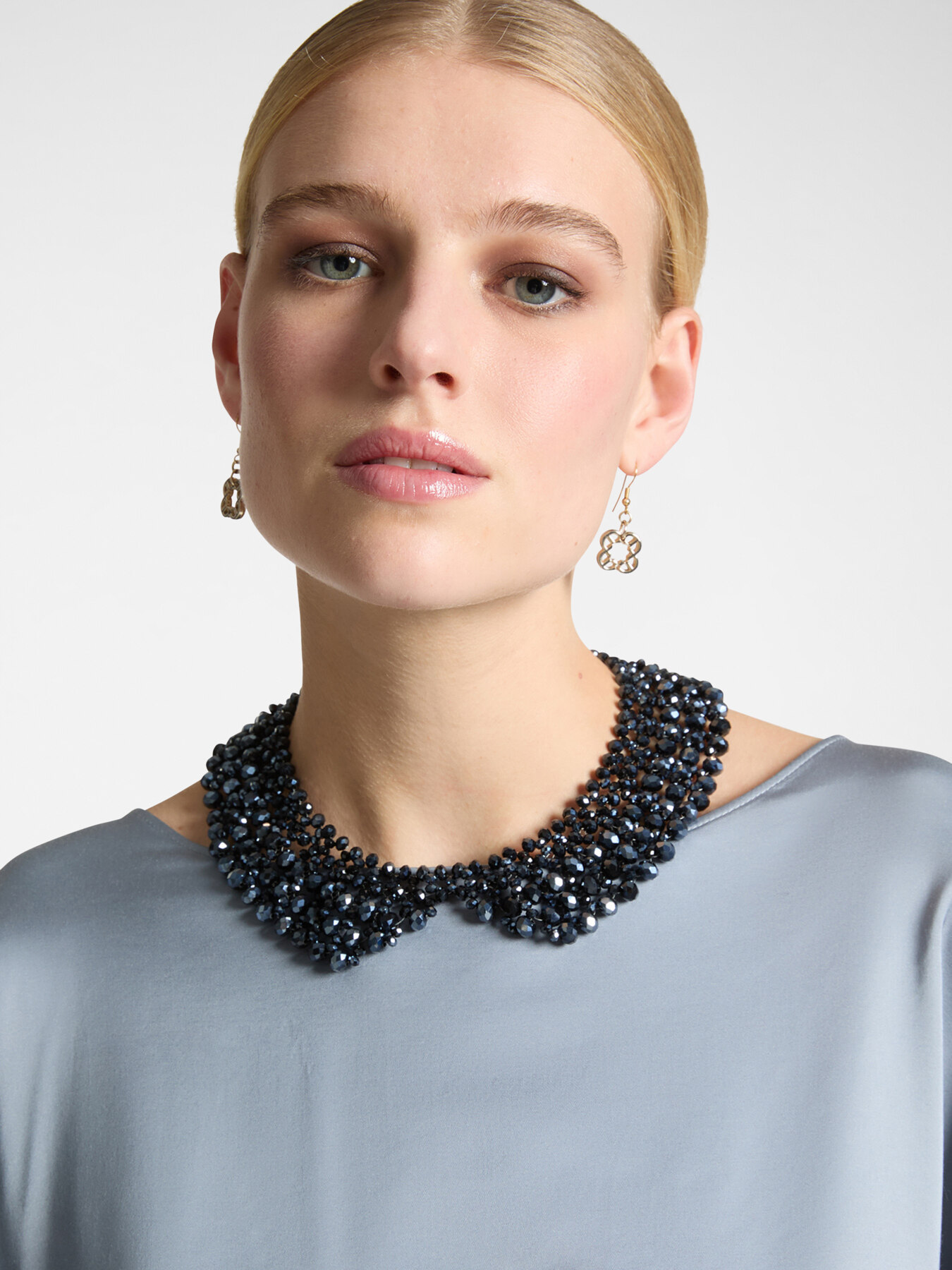 Colletto in perle di vetro e nastro image number 0