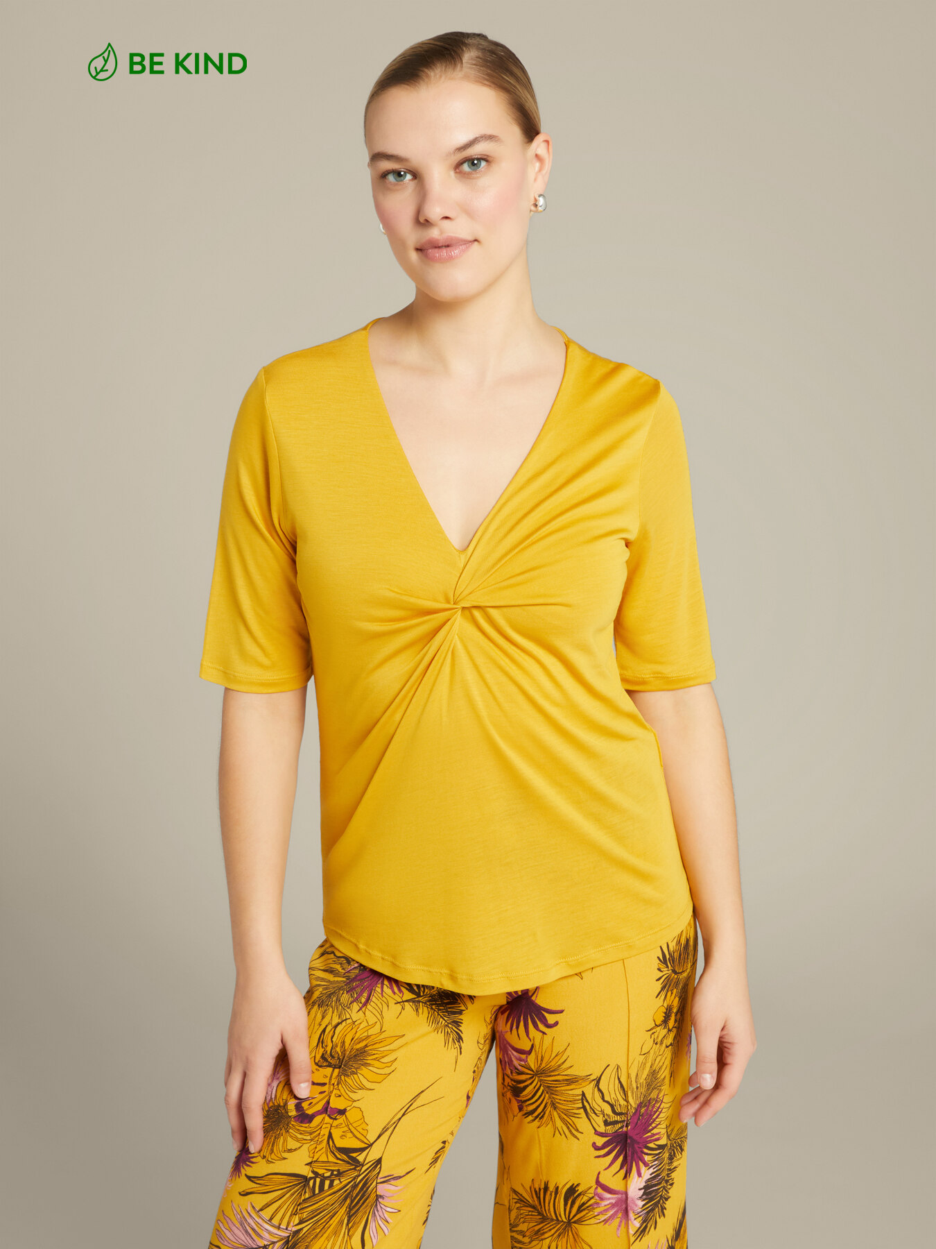 T-Shirt mit Knoten vorne aus Lyocell image number 0