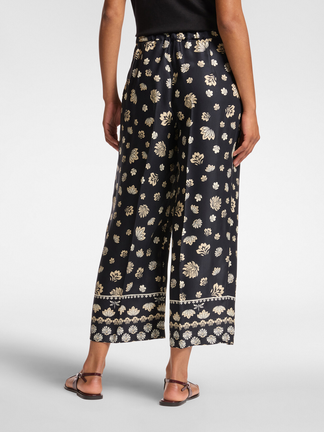 Pantaloni cropped dalla stampa etnica image number 1