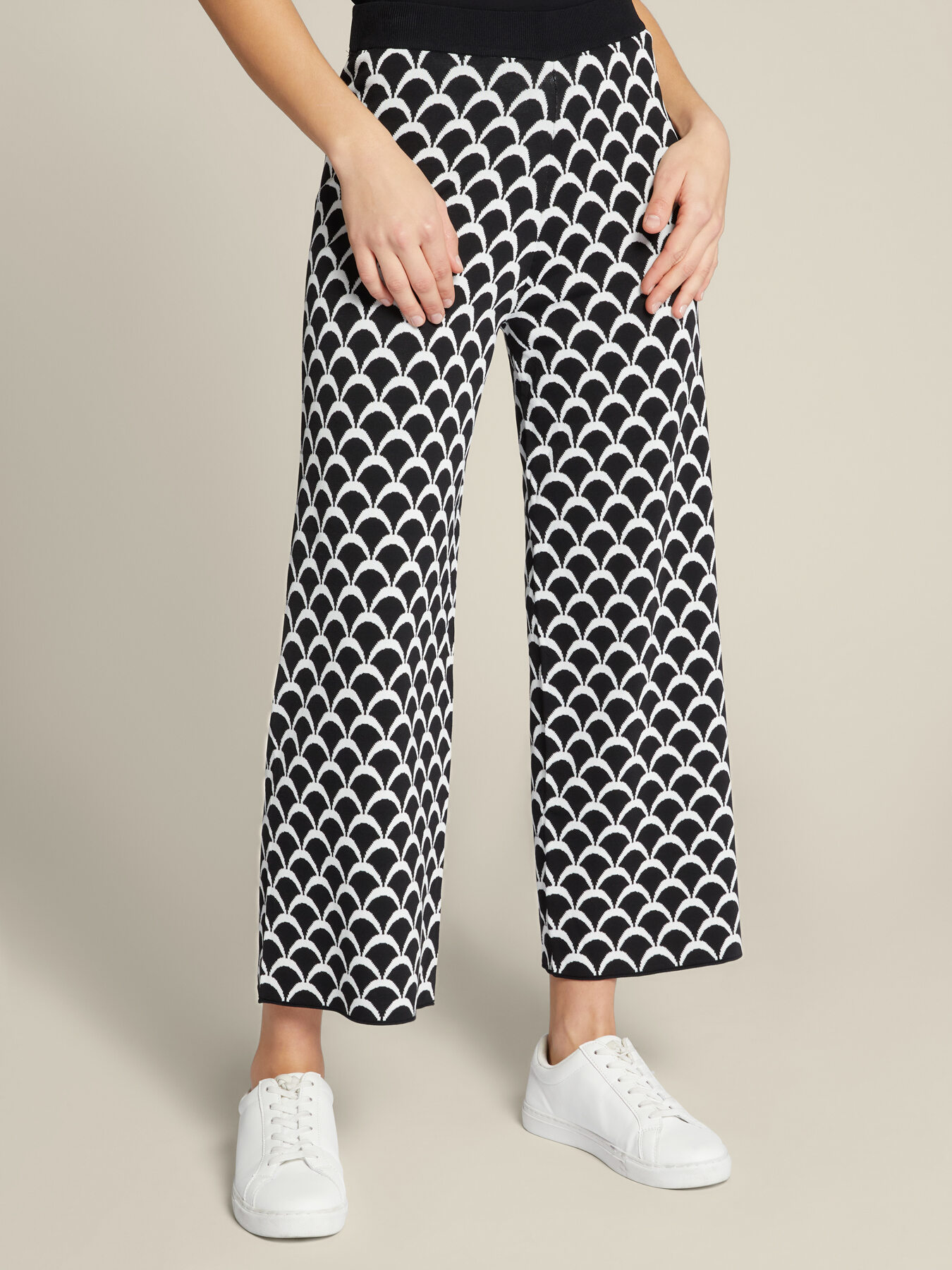 Pantaloni cropped in viscosa ECOVERO&trade; image number 2