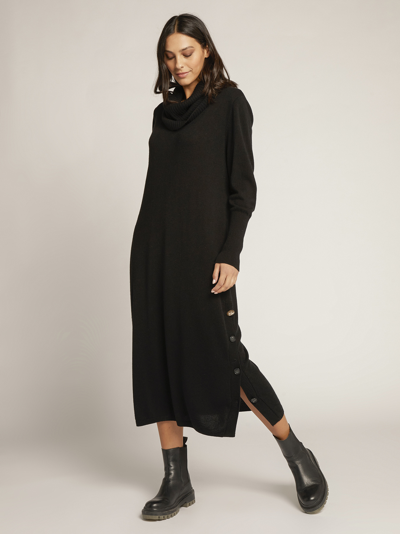 Abito in tricot con bottoni laterali image number 0