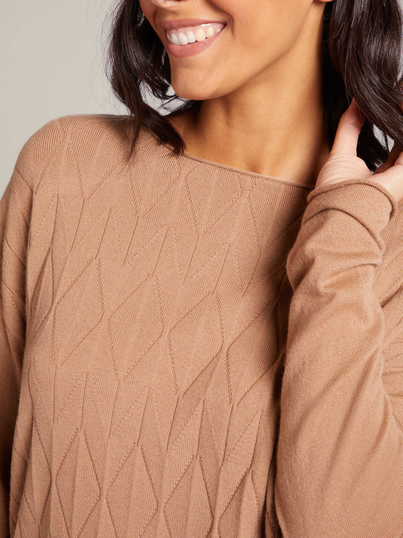 Sweater with removable collar in sustainable wool image number 3