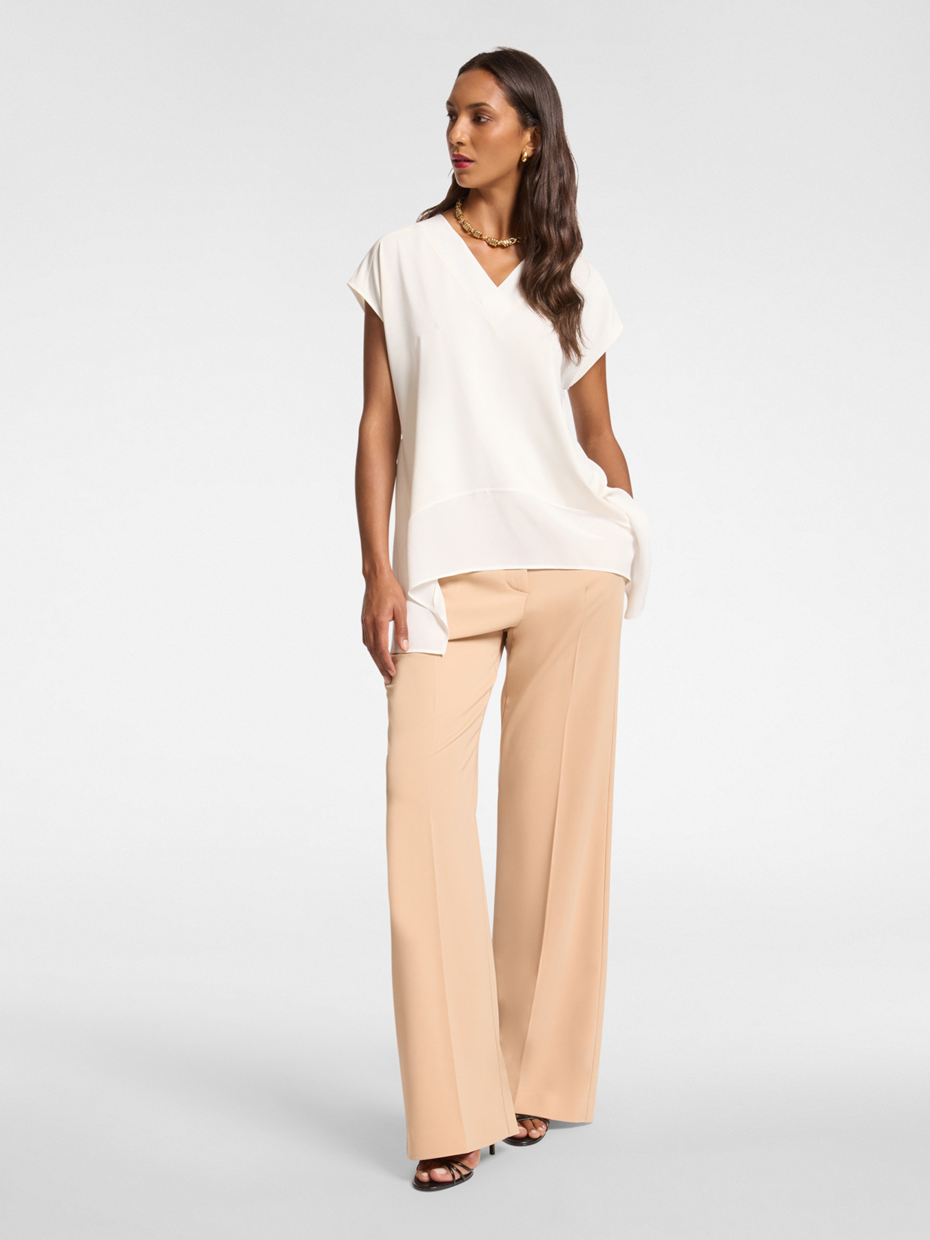 Long T-shirt with tips at the bottom image number 2