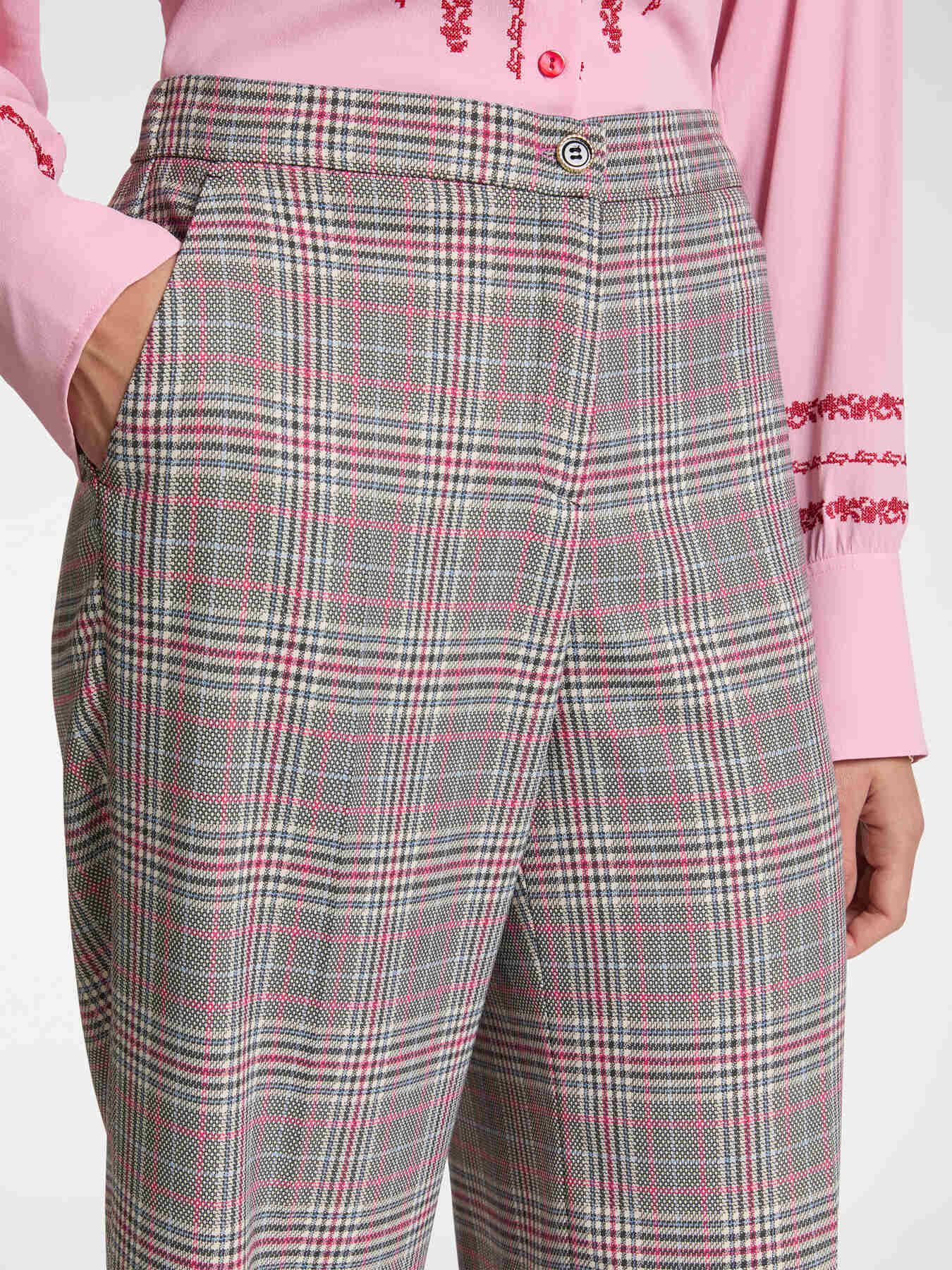 Pantaloni in Galles image number 3