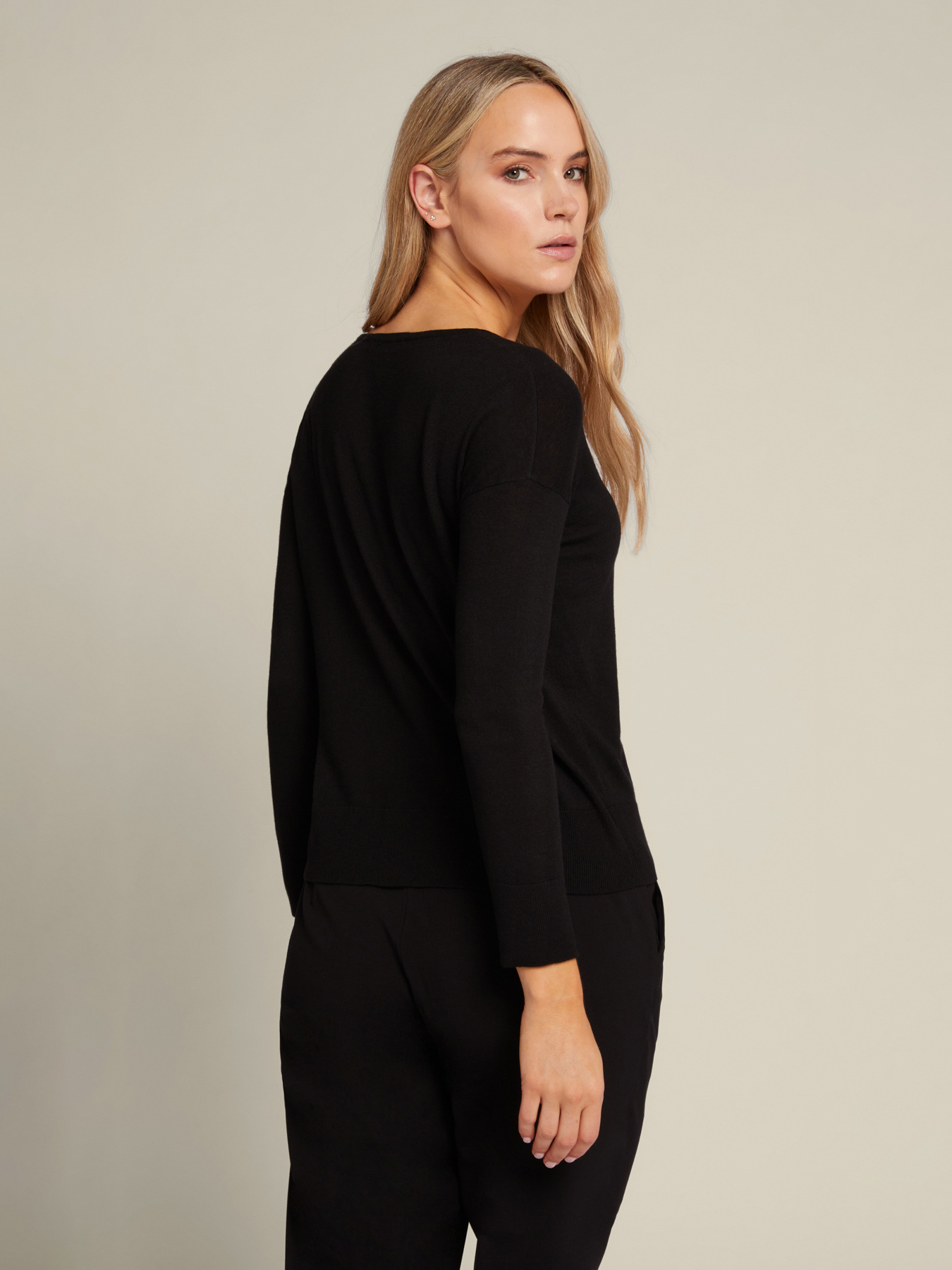 Pullover mit Kordelzug vorne aus nachhaltiger Wolle image number 3