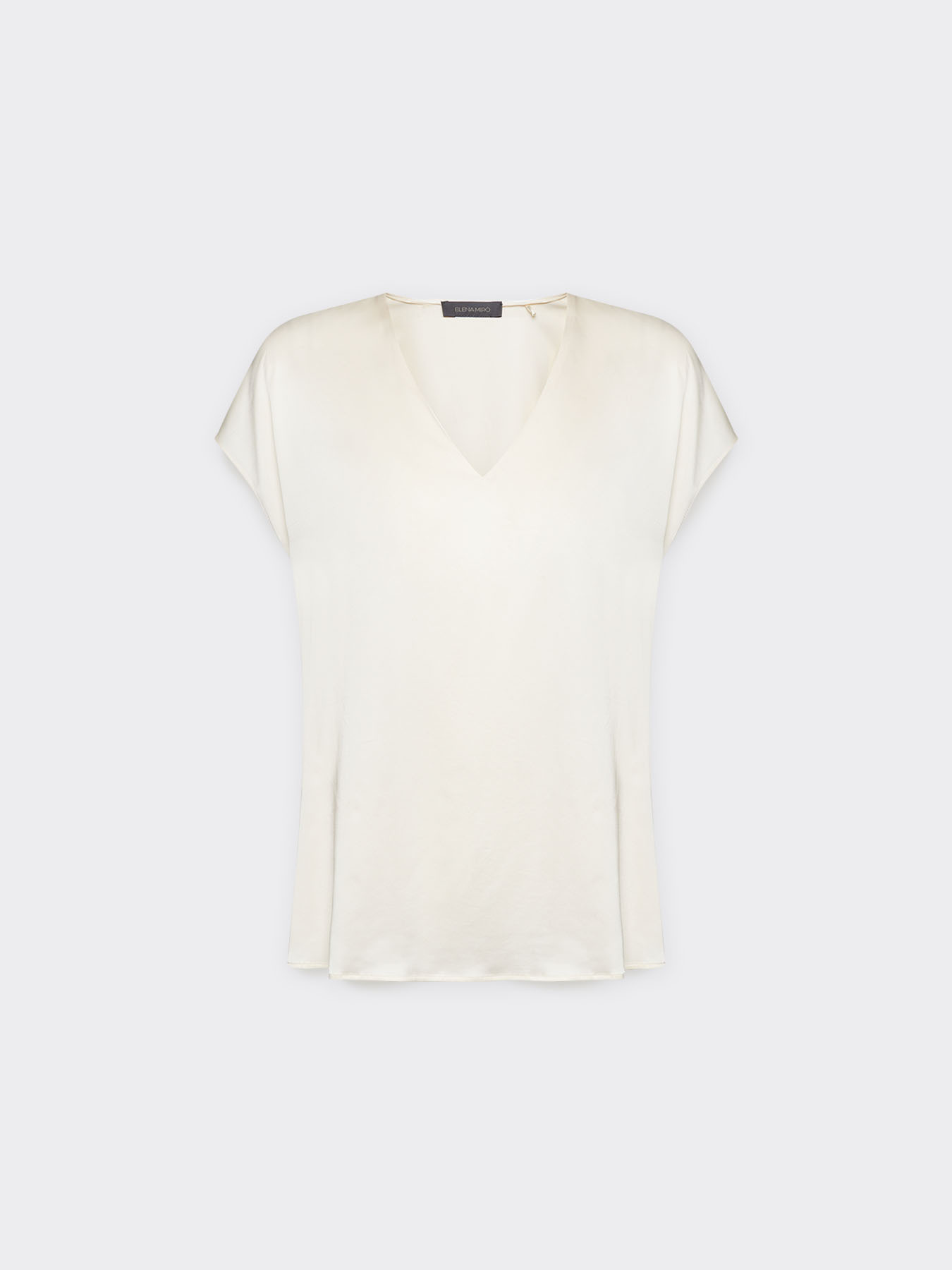 Blusa de raso con escote de pico image number 4