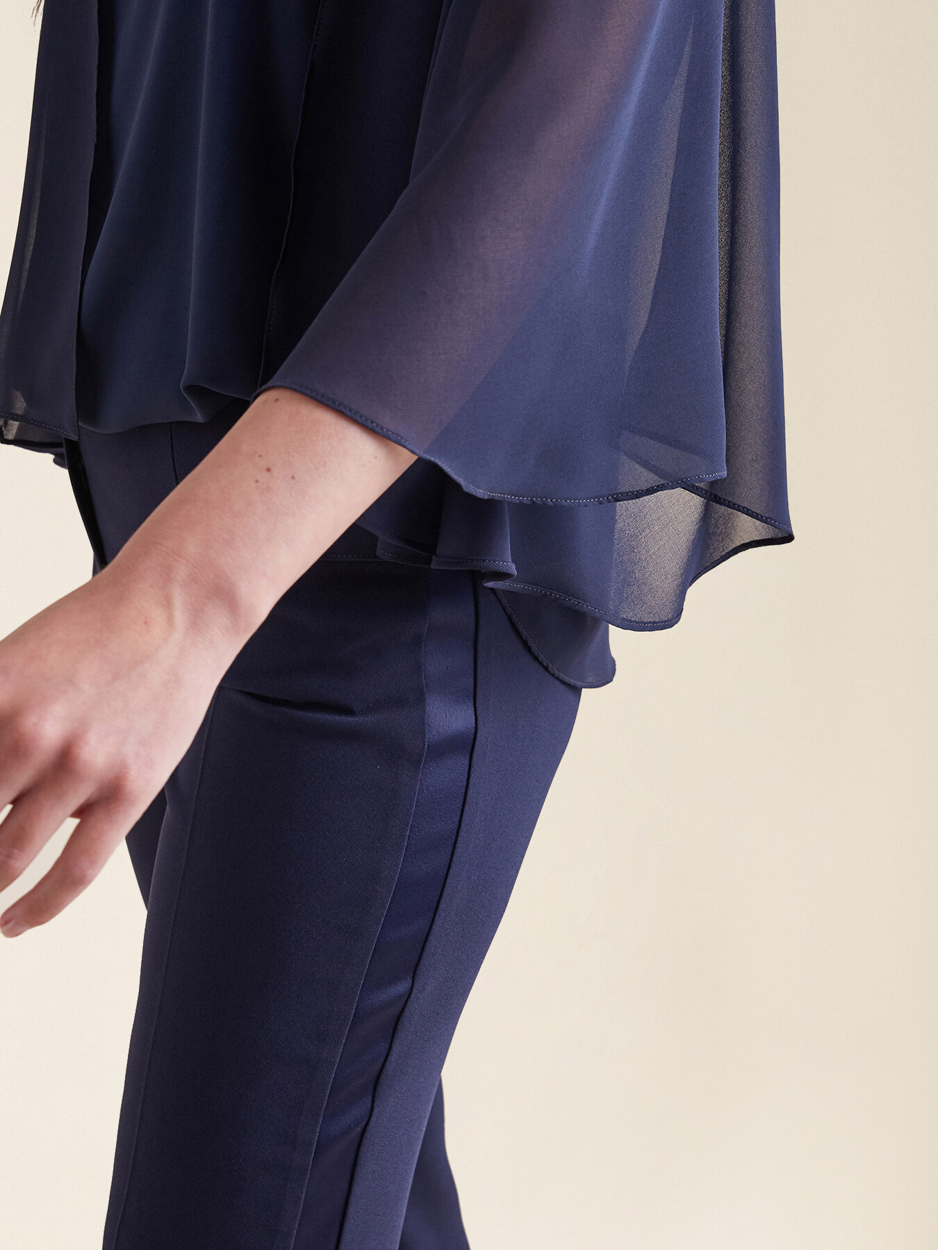 Coprispalle in georgette image number 2