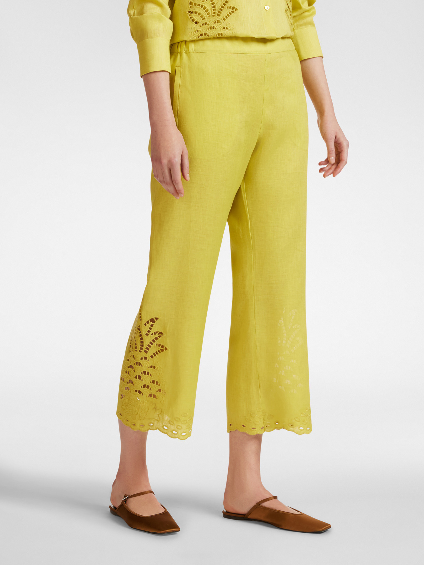 Pantalones cropped de lino bordado image number 2