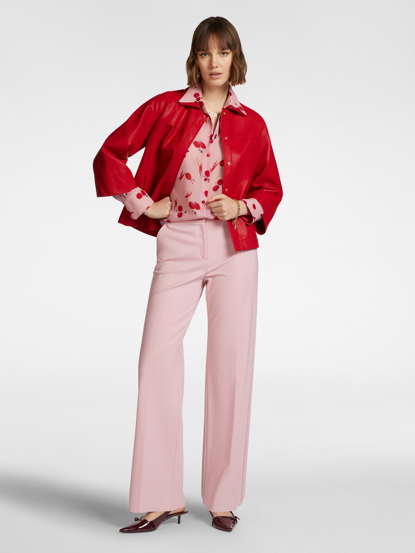 Veste coupe trap&egrave;ze en tissu brillant image number 4