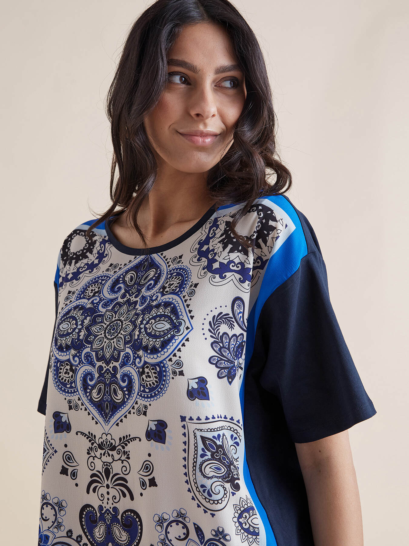 Camiseta con estampado fular image number 2