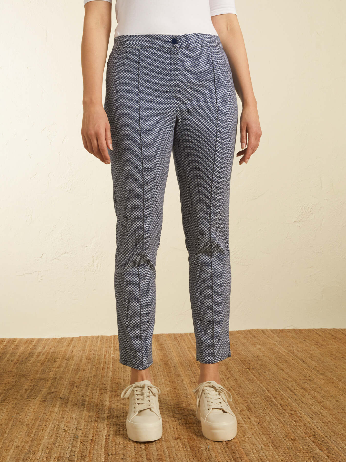 Pantaloni a sigaretta in tessuto jacquard image number 3