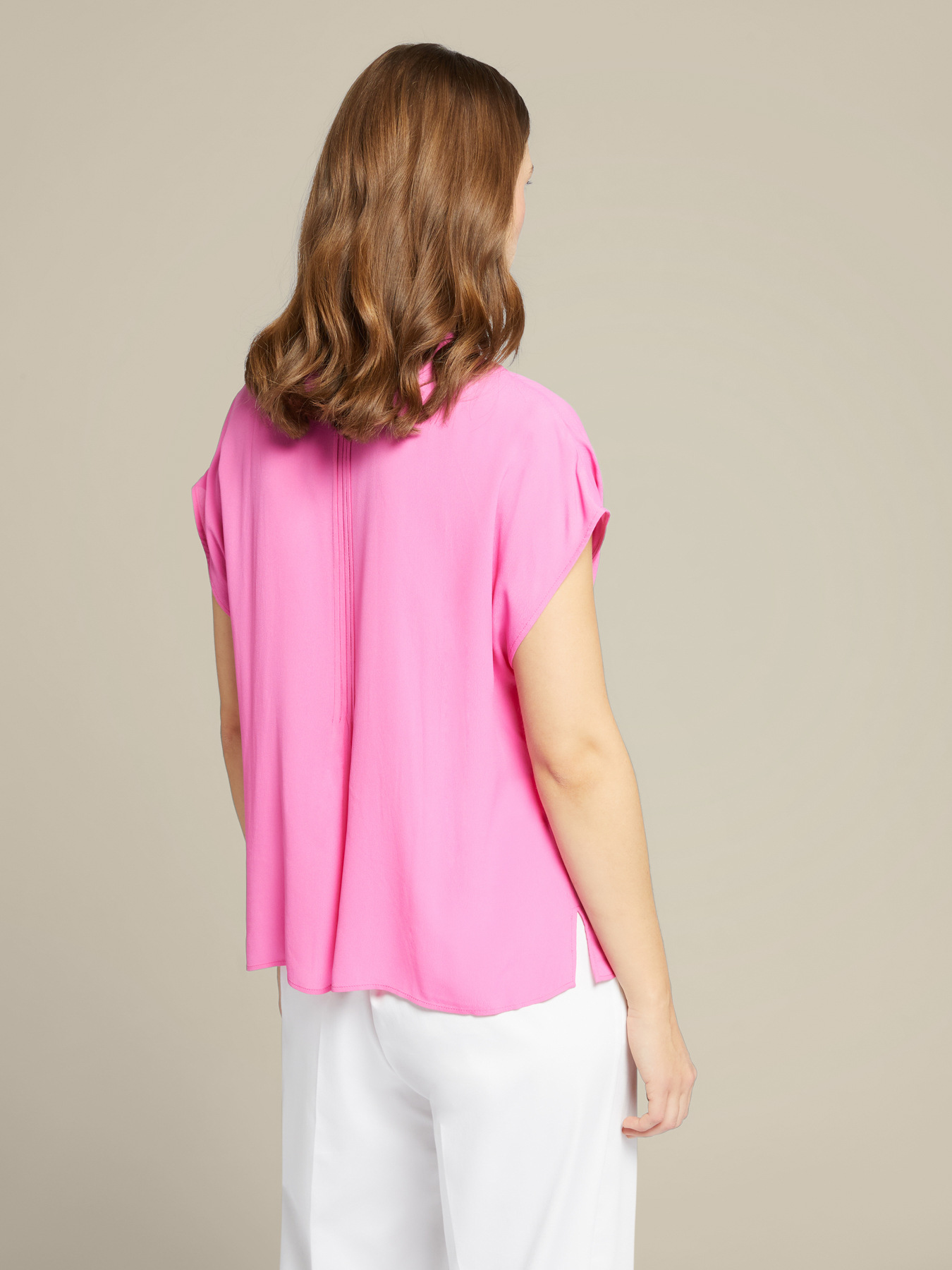 Blusa con pliegues de crep&eacute; chino image number 1