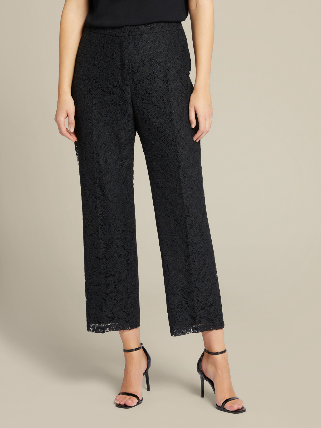 Pantaloni in macram&eacute; image number 2