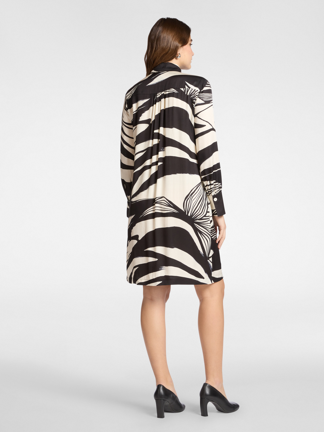 Printed dress in viscose twill image number 1