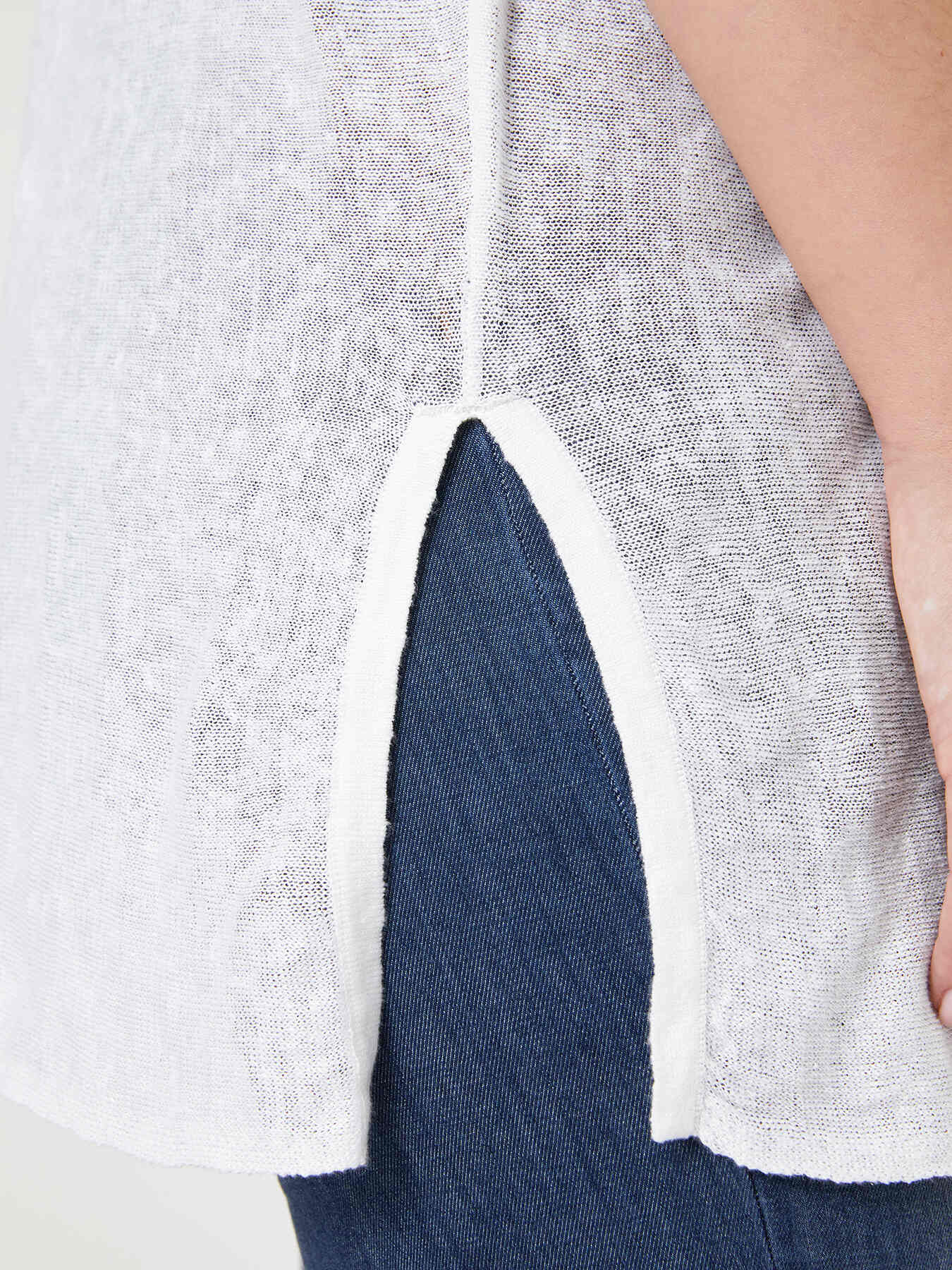 Camisola colarinho em V de linho puro image number 3