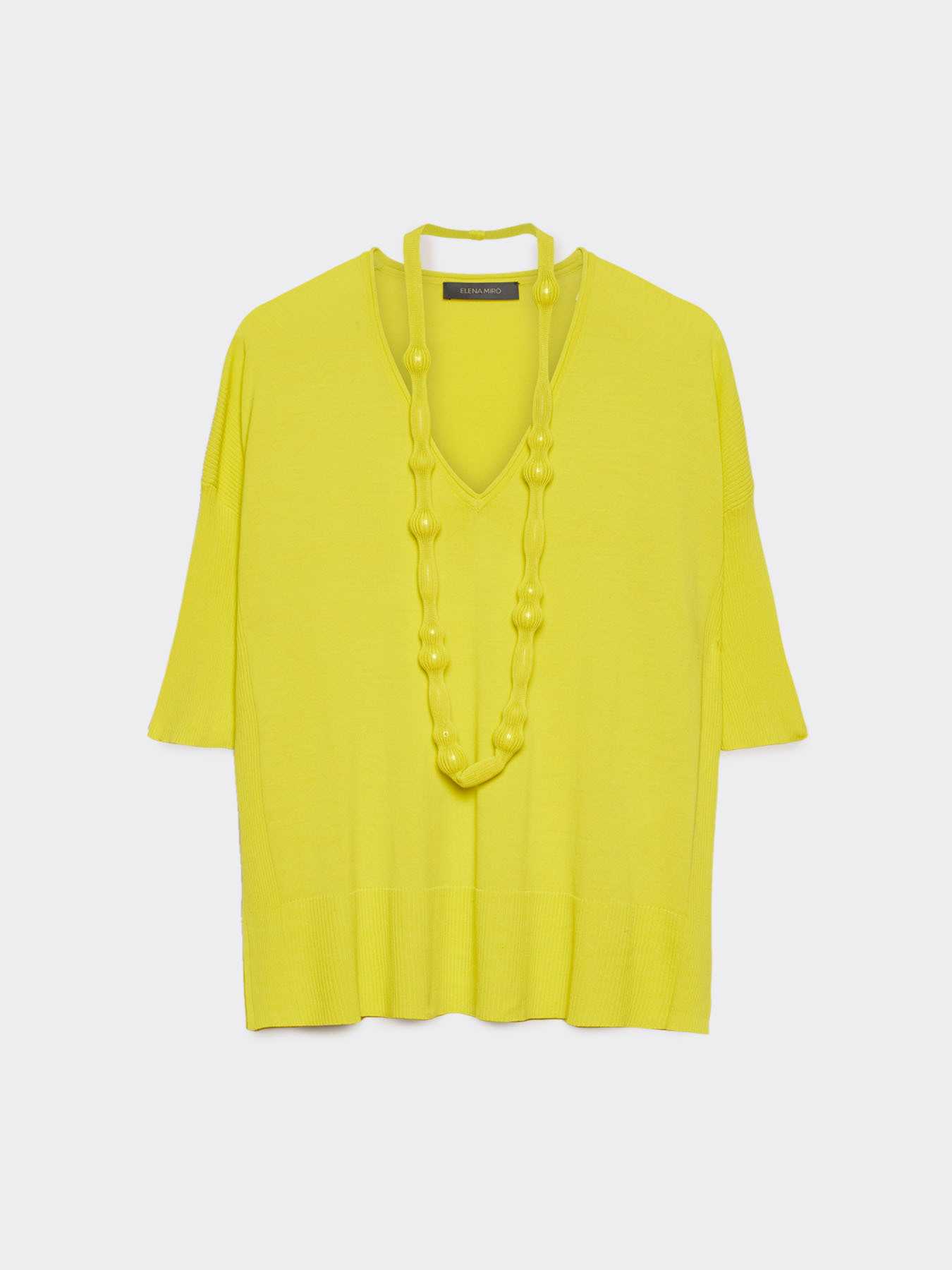 Pullover mit Halskette image number 4